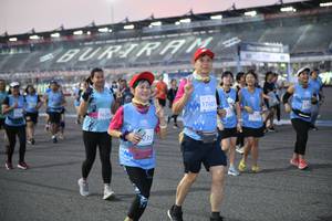 BIB: 52825
                            <button type="button" onclick="openModal(10464052)" class="btn btn-primary btn-sm float-right btn-popup" data-toggle="modal" data-target=".modal-high-quality">
                        <i class="fas fa-shopping-cart"></i> Add to Cart
                    </button>
                                            <button type="button" onclick="isThisMe(10464052, true)" class="btn btn-success btn-sm float-right btn-popup btn-isme hidden" data-toggle="tooltip" data-placement="bottom" title="นี่คือรูปของคุณใช่ไหม คลิกที่นี่เพื่อเอาเข้าอัลบั้ม">
                        <i class="fas fa-plus"></i> Add to album
                    </button>
                    <button type="button" onclick="isThisMe(10464052, false)" class="btn btn-warning btn-sm float-right btn-popup btn-isnotme hidden">
                        <i class="fas fa-ban"></i> Remove from album
                    </button>